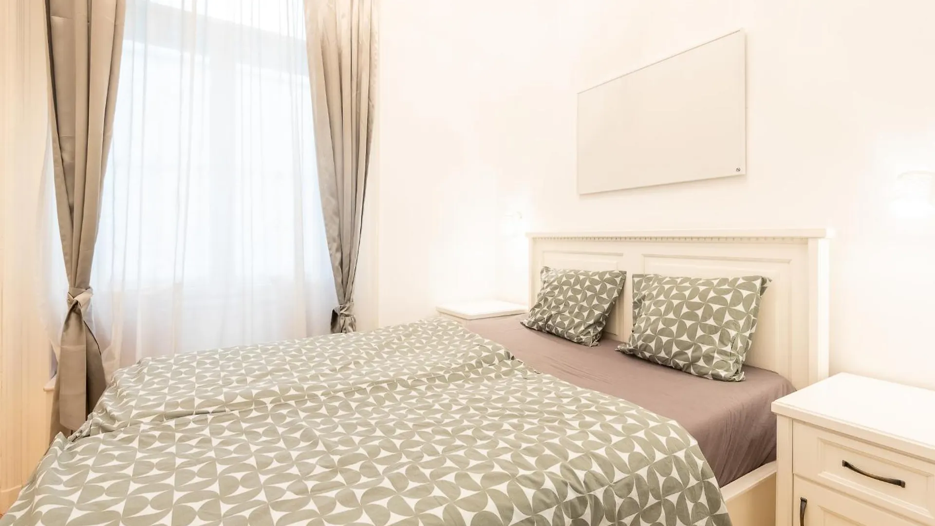 Chic Soho Apartment Near Opera Budapest